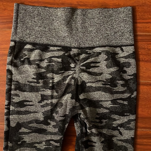 Black and Grey Camo Seamless leggings - Picture 2 of 4